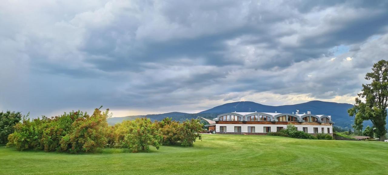 Grund Resort Golf And Ski Mladé Buky Εξωτερικό φωτογραφία