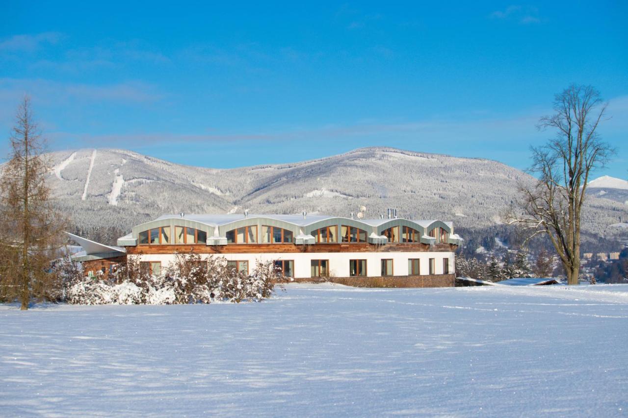Grund Resort Golf And Ski Mladé Buky Εξωτερικό φωτογραφία