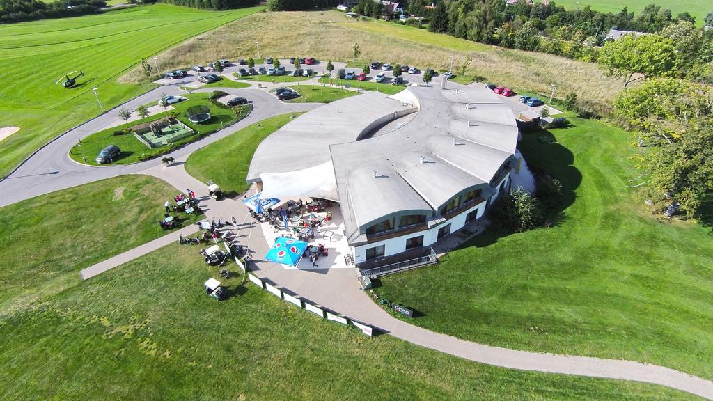 Grund Resort Golf And Ski Mladé Buky Εξωτερικό φωτογραφία
