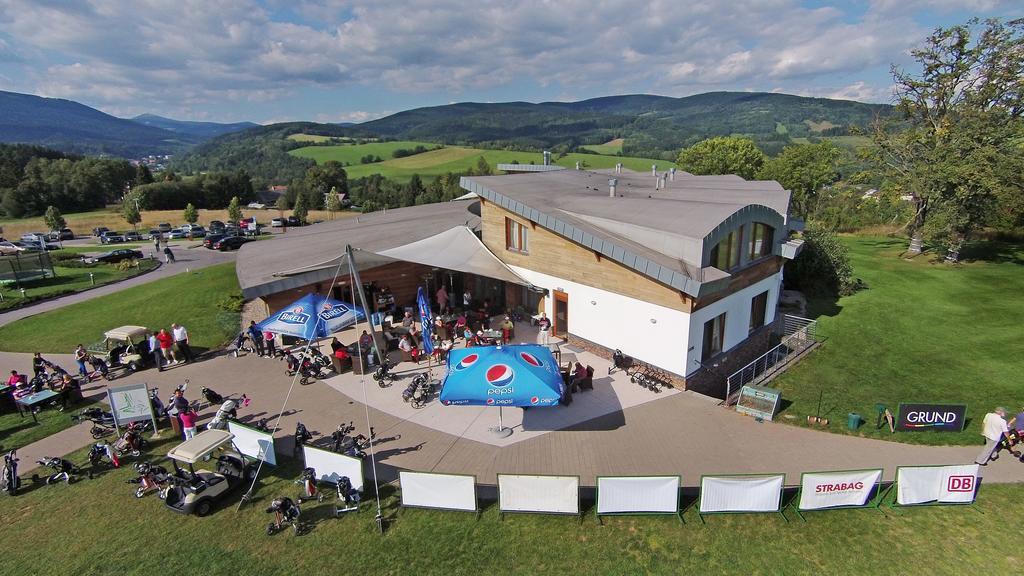 Grund Resort Golf And Ski Mladé Buky Εξωτερικό φωτογραφία