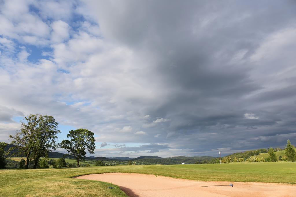 Grund Resort Golf And Ski Mladé Buky Εξωτερικό φωτογραφία
