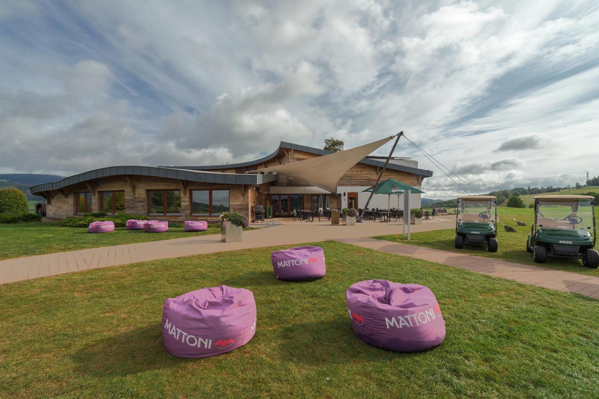 Grund Resort Golf And Ski Mladé Buky Εξωτερικό φωτογραφία
