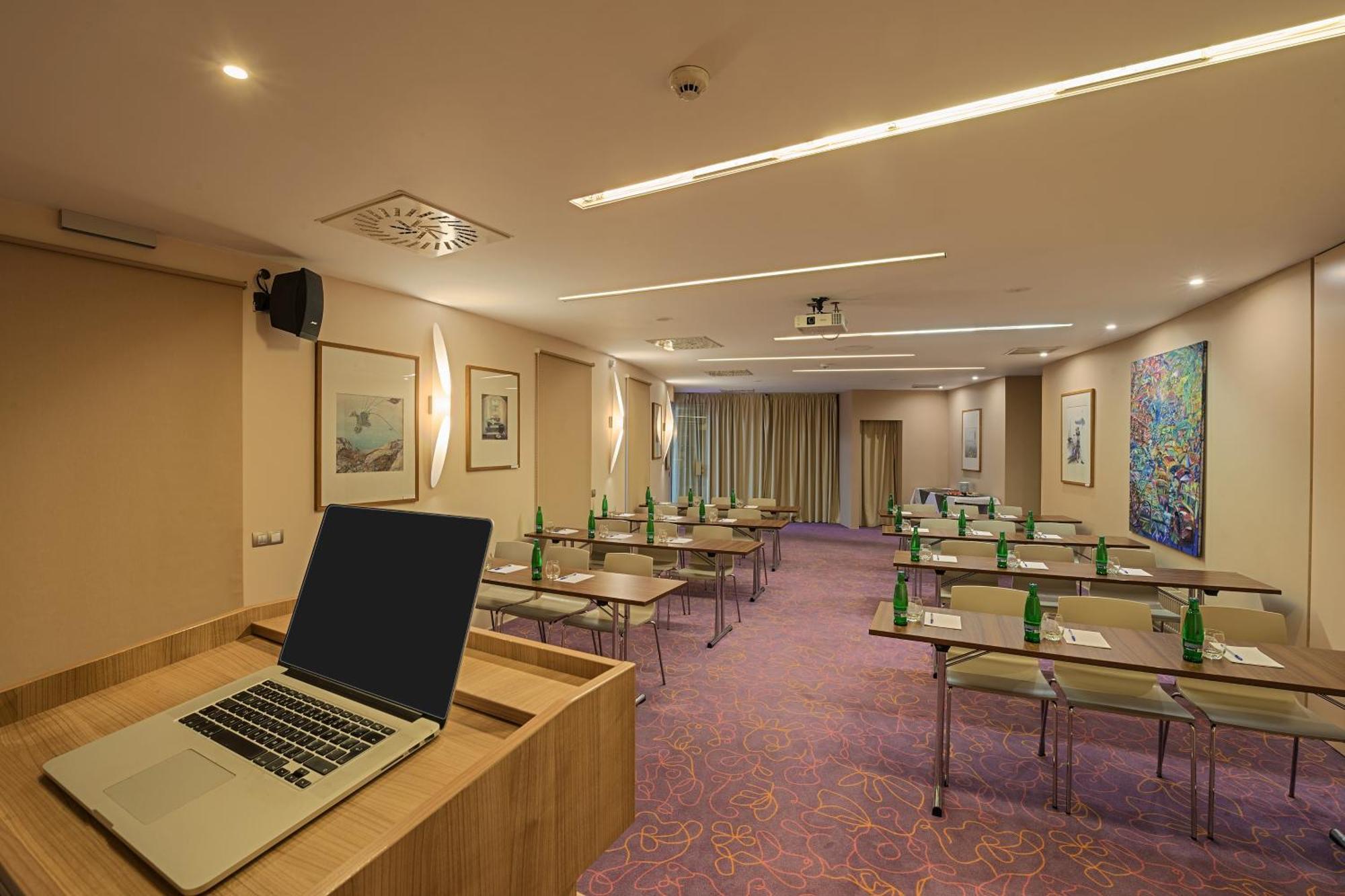 Grund Resort Golf And Ski Mladé Buky Εξωτερικό φωτογραφία