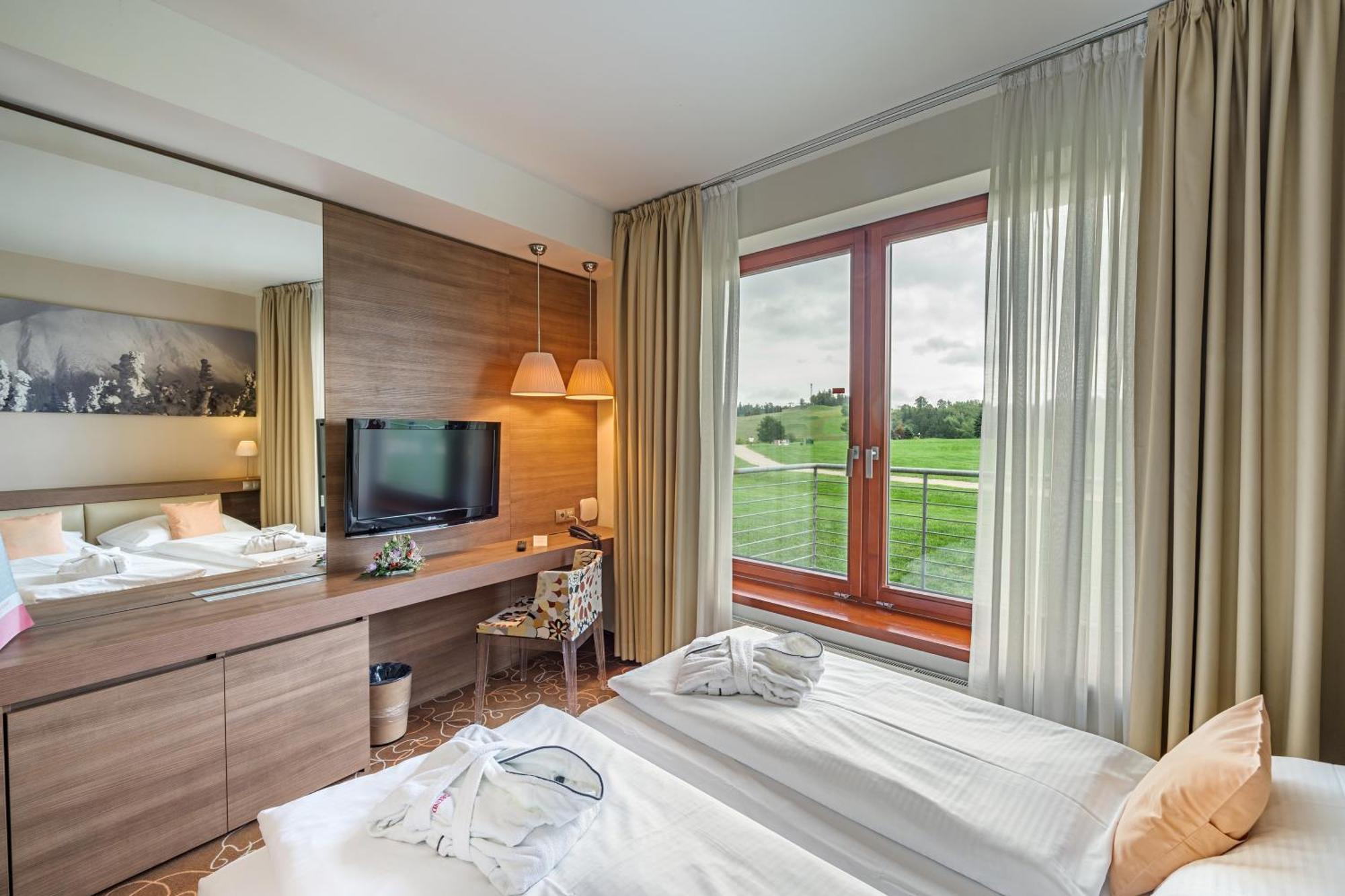 Grund Resort Golf And Ski Mladé Buky Εξωτερικό φωτογραφία