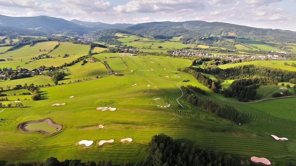 Grund Resort Golf And Ski Mladé Buky Εξωτερικό φωτογραφία