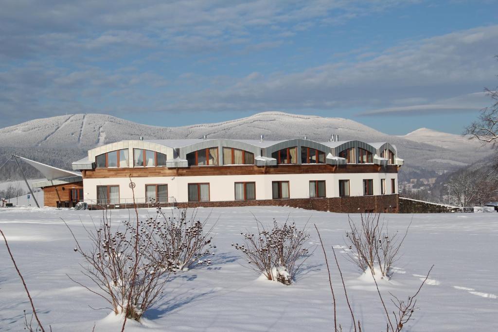 Grund Resort Golf And Ski Mladé Buky Εξωτερικό φωτογραφία