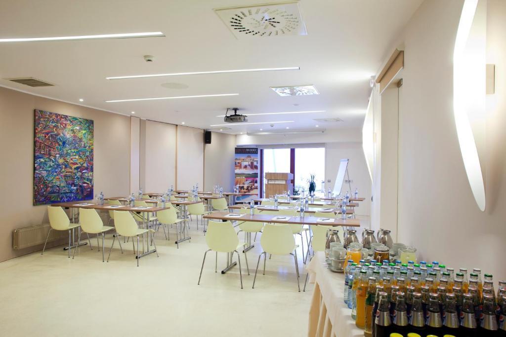 Grund Resort Golf And Ski Mladé Buky Εξωτερικό φωτογραφία