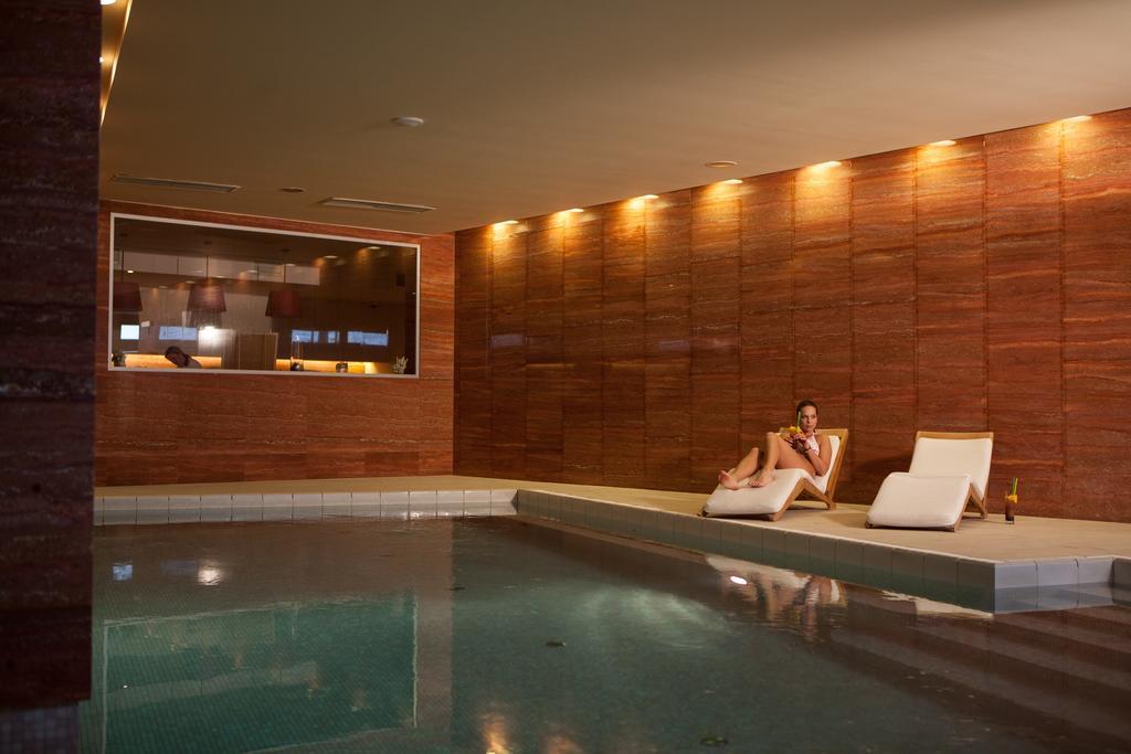 Grund Resort Golf And Ski Mladé Buky Εξωτερικό φωτογραφία