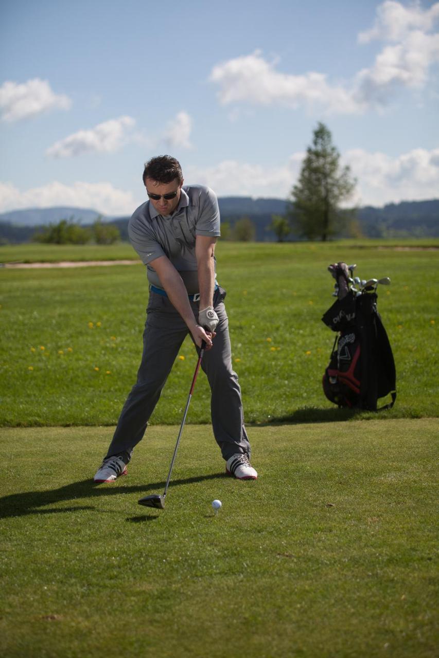Grund Resort Golf And Ski Mladé Buky Εξωτερικό φωτογραφία